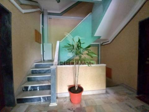 Apartamento t2 cruz de pau (remodelado) projeto chave na mão