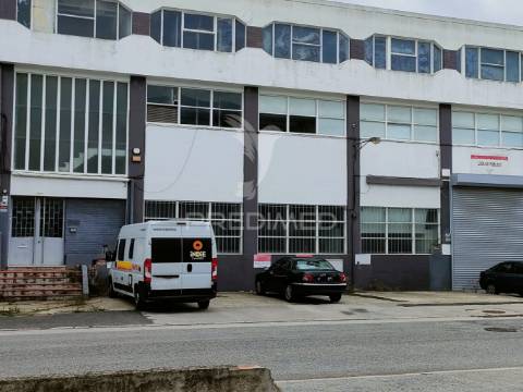 Armazém - 3 pisos- 2.611,80 m² -santa iria da azoia