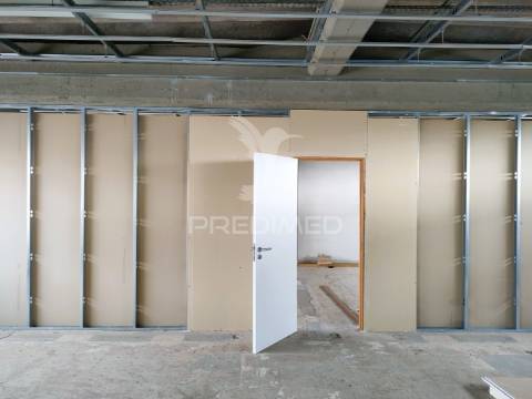 Armazém - 3 pisos- 2.611,80 m² -santa iria da azoia