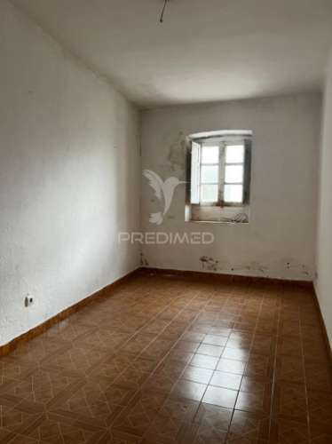 Prédio /quinta em portalegre