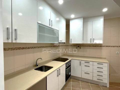 Moradia t1+1 totalmente remodelada-churrasqueira-aires-palmela