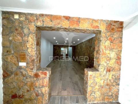 Moradia t1+1 totalmente remodelada-churrasqueira-aires-palmela