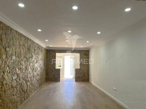 Moradia t1+1 totalmente remodelada-churrasqueira-aires-palmela