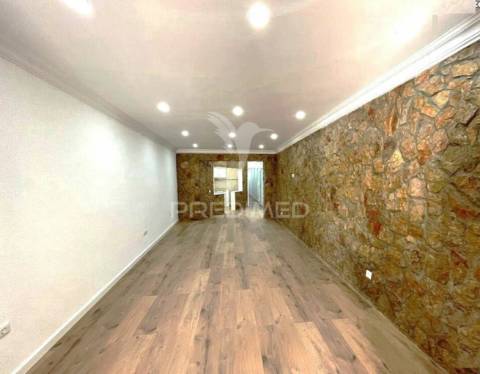 Moradia t1+1 totalmente remodelada-churrasqueira-aires-palmela