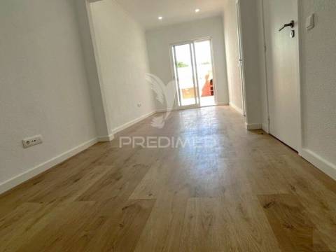 Moradia t1+1 totalmente remodelada-churrasqueira-aires-palmela
