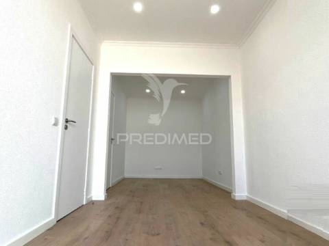 Moradia t1+1 totalmente remodelada-churrasqueira-aires-palmela