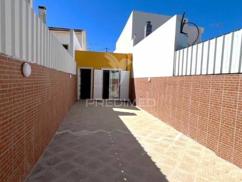 Moradia t1+1 totalmente remodelada-churrasqueira-aires-palmela