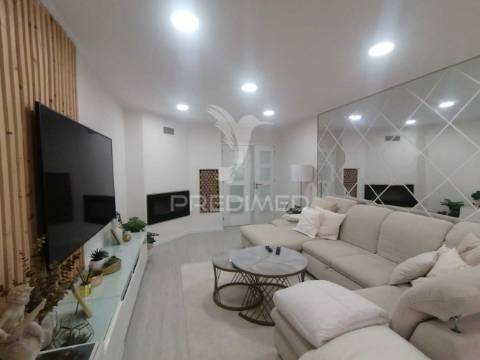 Apartamento t3 remodelado | 95m² | 2º andar | excelente localização