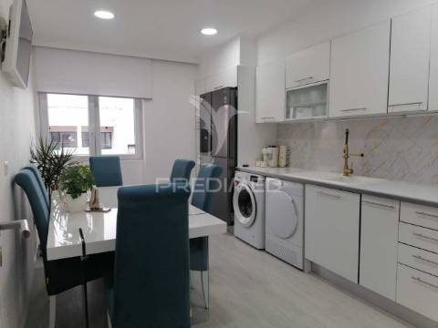 Apartamento t3 remodelado | 95m² | 2º andar | excelente localização