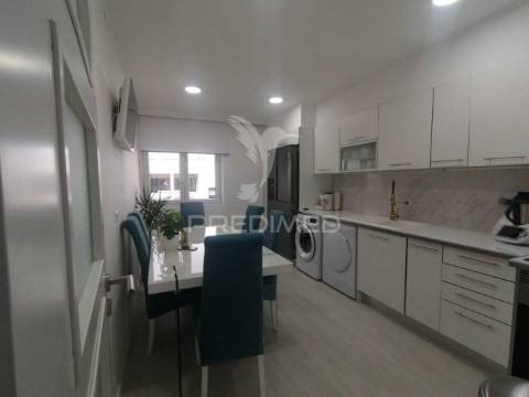 Apartamento t3 remodelado | 95m² | 2º andar | excelente localização