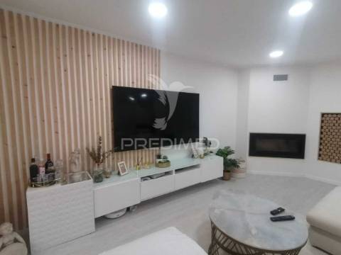 Apartamento t3 remodelado | 95m² | 2º andar | excelente localização