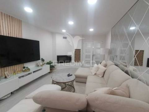 Apartamento t3 remodelado | 95m² | 2º andar | excelente localização
