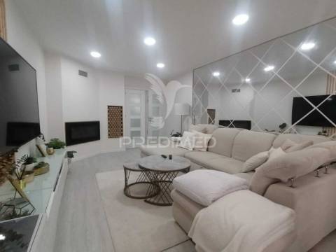 Apartamento t3 remodelado | 95m² | 2º andar | excelente localização