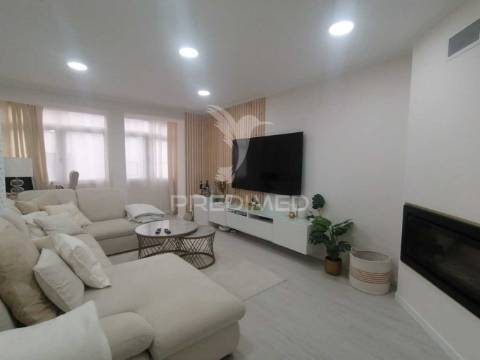Apartamento t3 remodelado | 95m² | 2º andar | excelente localização
