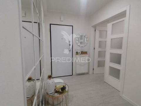 Apartamento t3 remodelado | 95m² | 2º andar | excelente localização