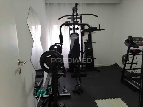 Apartamento t3 remodelado | 95m² | 2º andar | excelente localização