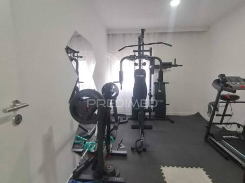 Apartamento t3 remodelado | 95m² | 2º andar | excelente localização