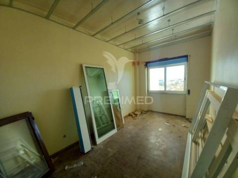 Apartamento t2 remodelado - amora