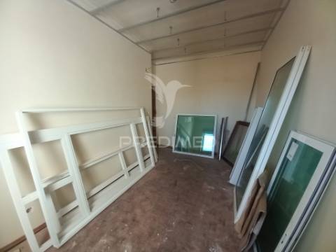 Apartamento t2 remodelado - amora