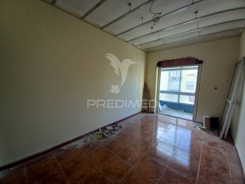 Apartamento t2 remodelado - amora
