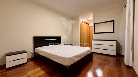 Apartamento t3 para arrendamento - santa cruz