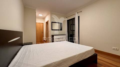 Apartamento t3 para arrendamento - santa cruz