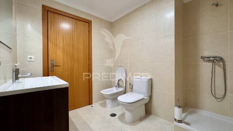 Apartamento t3 para arrendamento - santa cruz