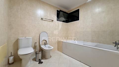 Apartamento t3 para arrendamento - santa cruz