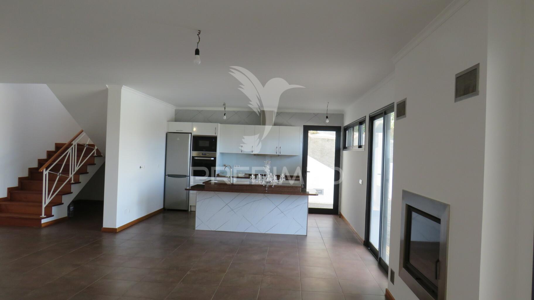 Moradia t4 em s.roque completamente nova