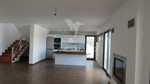 Moradia t4 em s.roque completamente nova