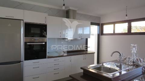 Moradia t4 em s.roque completamente nova
