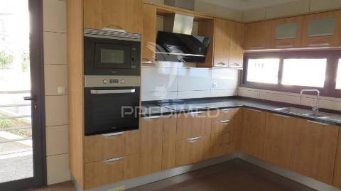 Moradia t4 em s.roque completamente nova