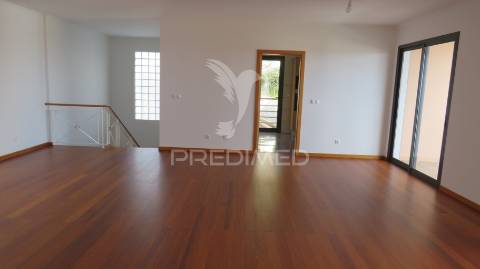Moradia t4 em s.roque completamente nova