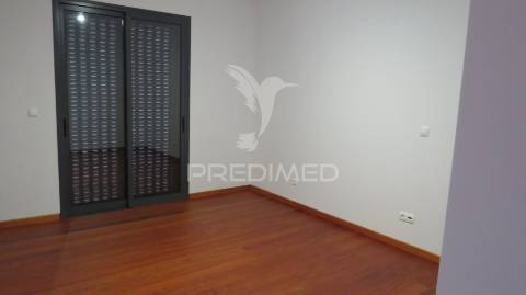 Moradia t4 em s.roque completamente nova