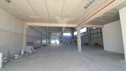 Vender armazém c/ logradouro loures marl proximo aeroporto