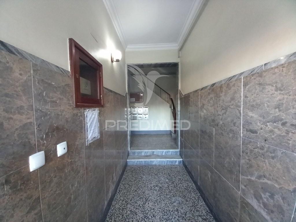 Apartamento t3 totalmente remodelado - paivas