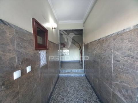 Apartamento t3 totalmente remodelado - paivas