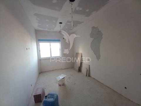 Apartamento t3 totalmente remodelado - paivas