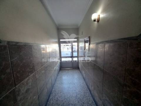 Apartamento t3 totalmente remodelado - paivas