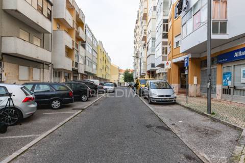 T1 com terraço em queluz