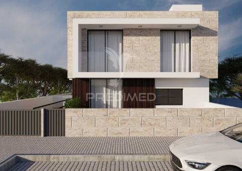 Elegante moradia contemporânea em fase inicial de construção, com 3 quartos e vistas para o mar e piscina!