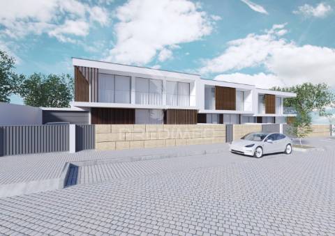 Elegante moradia contemporânea em fase inicial de construção, com 3 quartos e vistas para o mar e piscina!