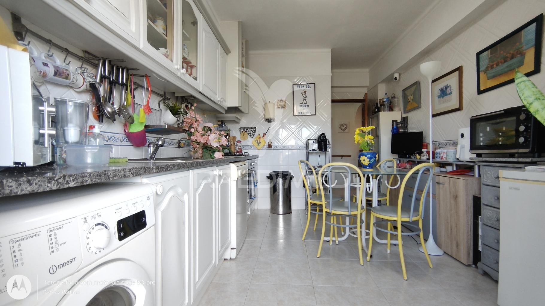 Apartamento t3 com estacionamento, centro portimão