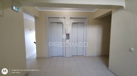 Apartamento t3 com estacionamento, centro portimão