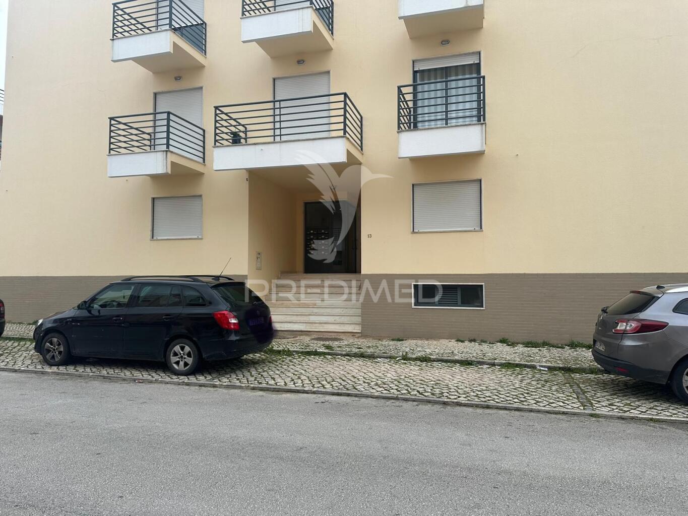 Apartamento t2 com parqueamento e arrecadação qta do anjo