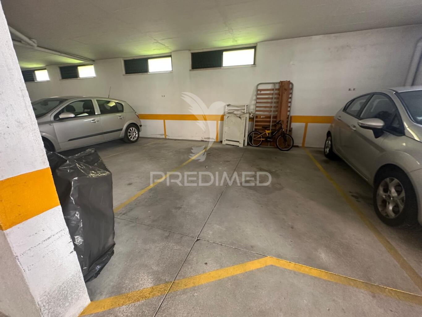 Apartamento t2 com parqueamento e arrecadação qta do anjo