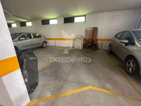 Apartamento t2 com parqueamento e arrecadação qta do anjo