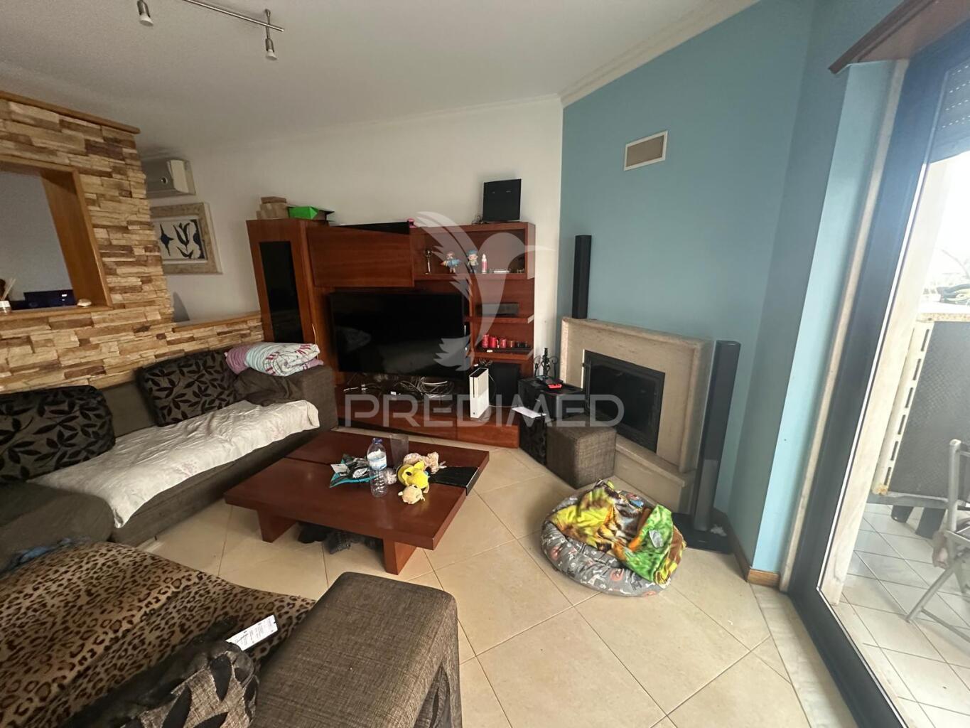 Apartamento t2 com parqueamento e arrecadação qta do anjo