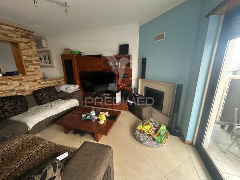 Apartamento t2 com parqueamento e arrecadação qta do anjo
