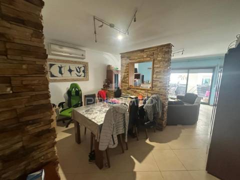 Apartamento t2 com parqueamento e arrecadação qta do anjo